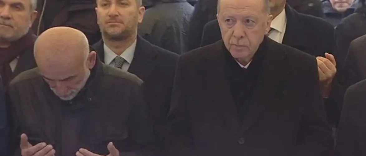 Cumhurbaşkanı Erdoğan, Kıbrıs Gazisi Mehmet Karslı'nın cenazesine katılarak ailesine başsağlığı diledi