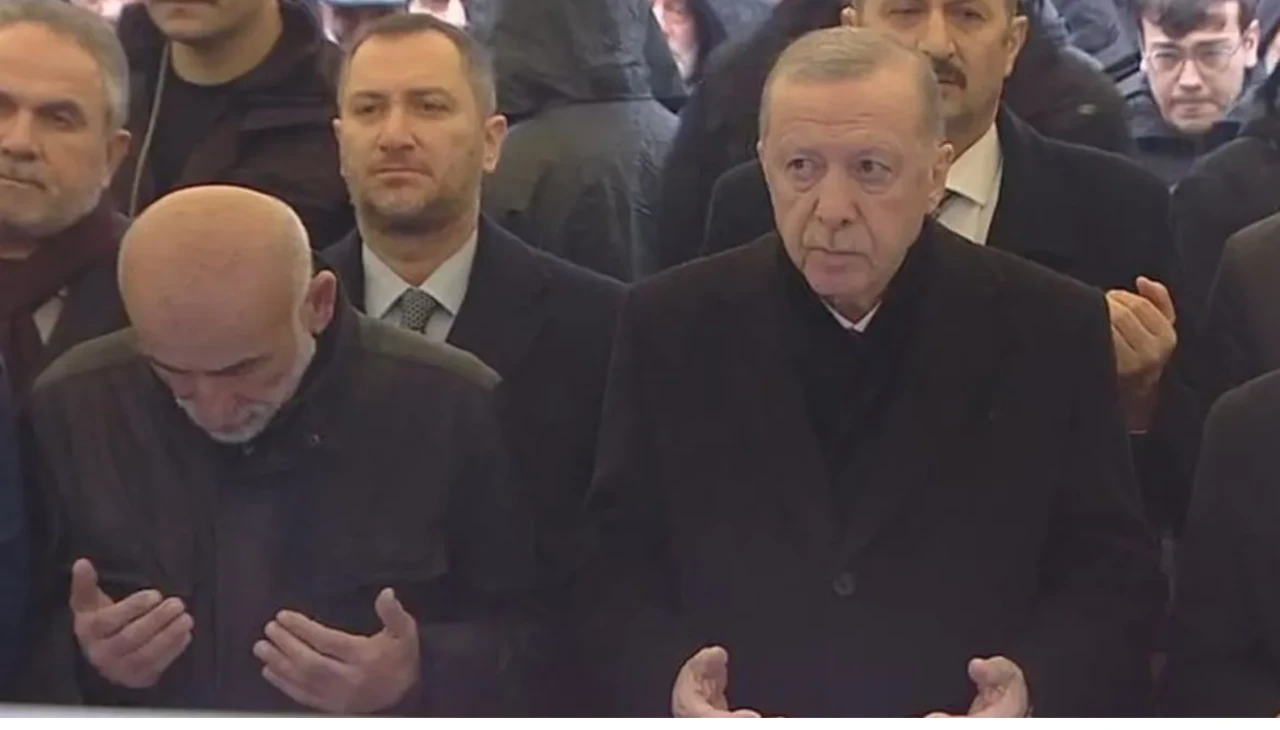 Cumhurbaşkanı Erdoğan, Kıbrıs Gazisi Mehmet Karslı'nın cenazesine katılarak ailesine başsağlığı diledi